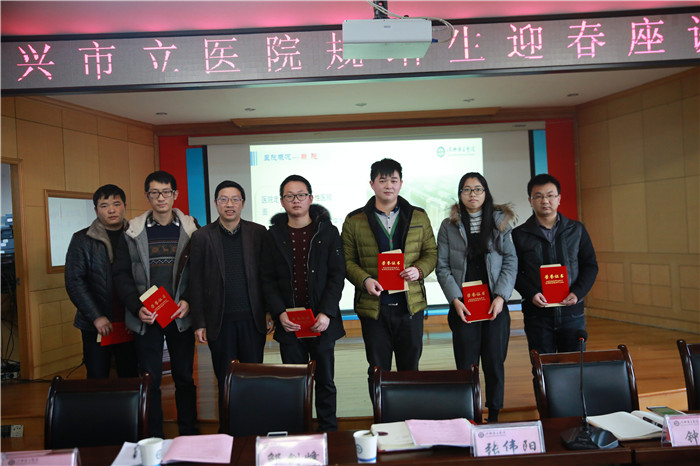 C:\Users\Administrator\Desktop\規(guī)培生座談會\頒獎_副本.jpg