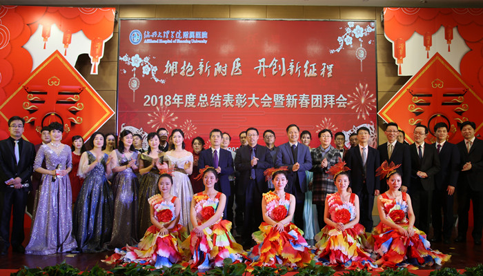 在《難忘今宵》結(jié)尾.jpg 在《難忘今宵》結(jié)尾.jpg