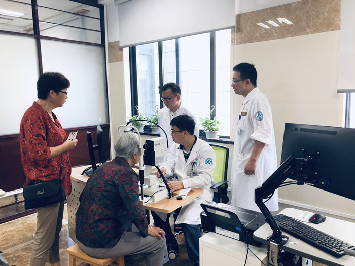 眼科1_副本.jpg 眼科1_副本.jpg